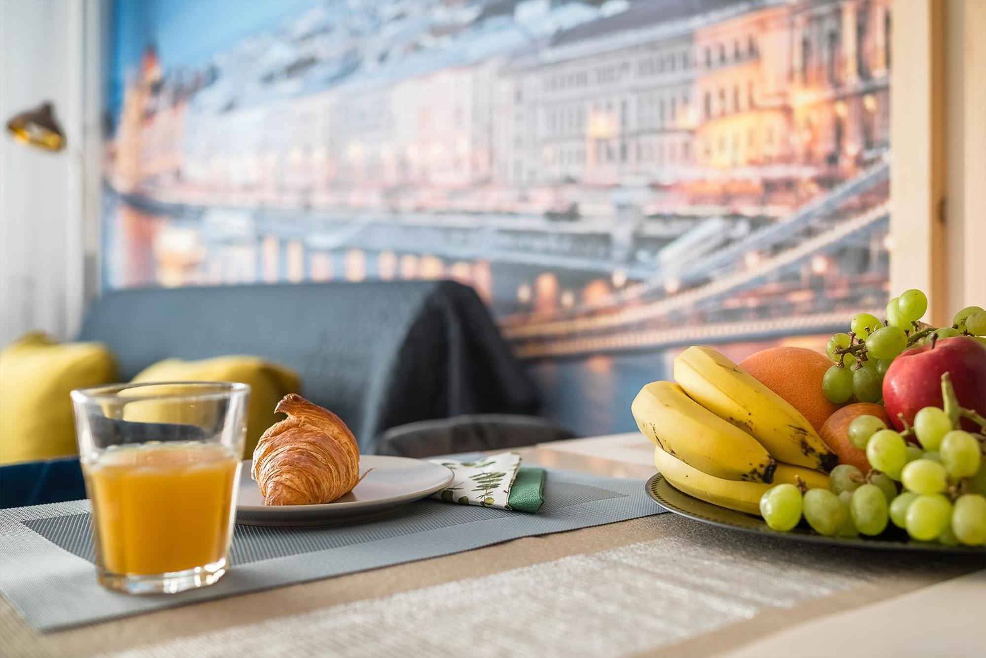 Newly Renovated!!! - Modern Apartment 10 Minutes From The Grand Boulevard Budapest Esterno foto