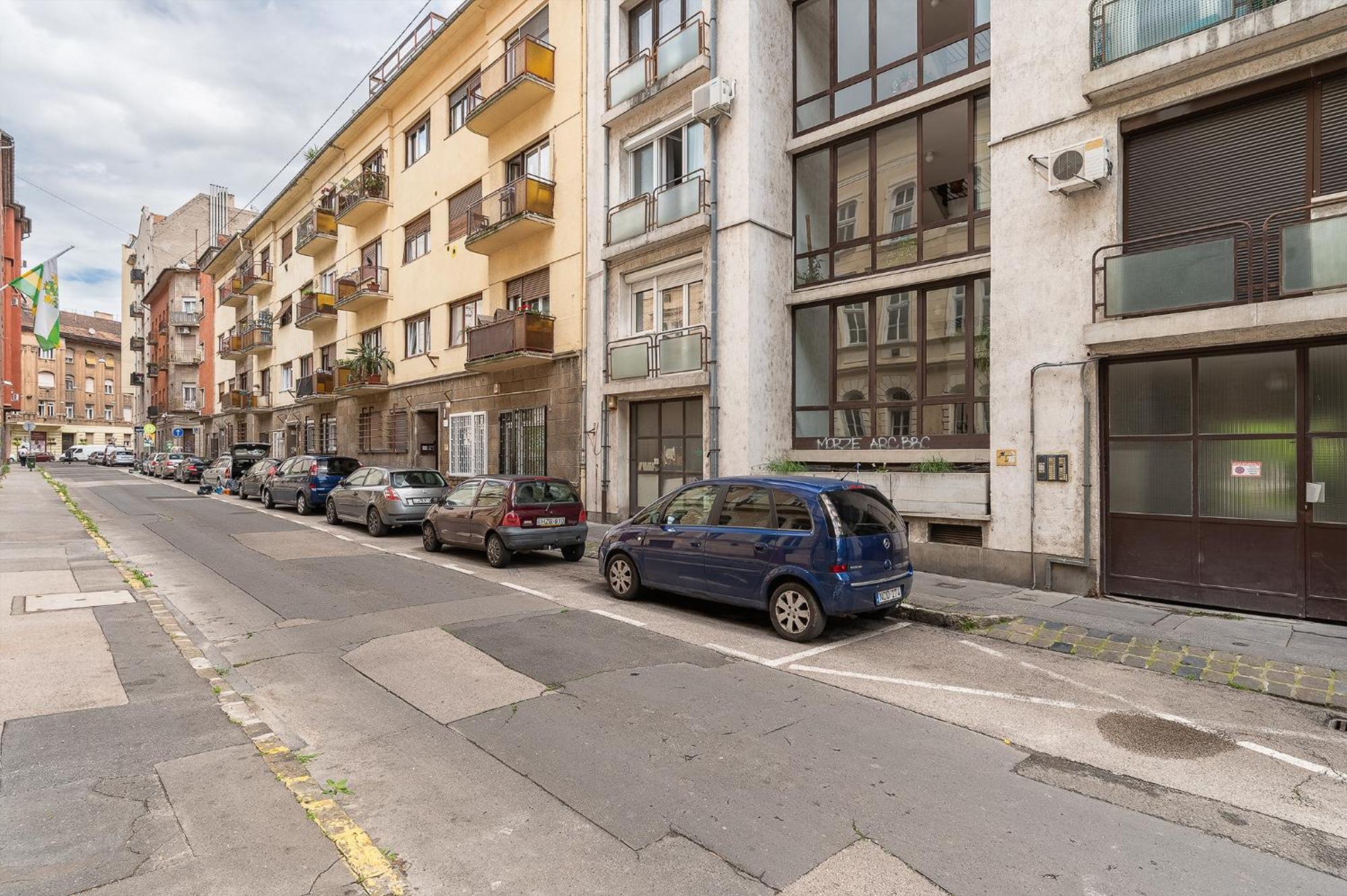 Newly Renovated!!! - Modern Apartment 10 Minutes From The Grand Boulevard Budapest Esterno foto